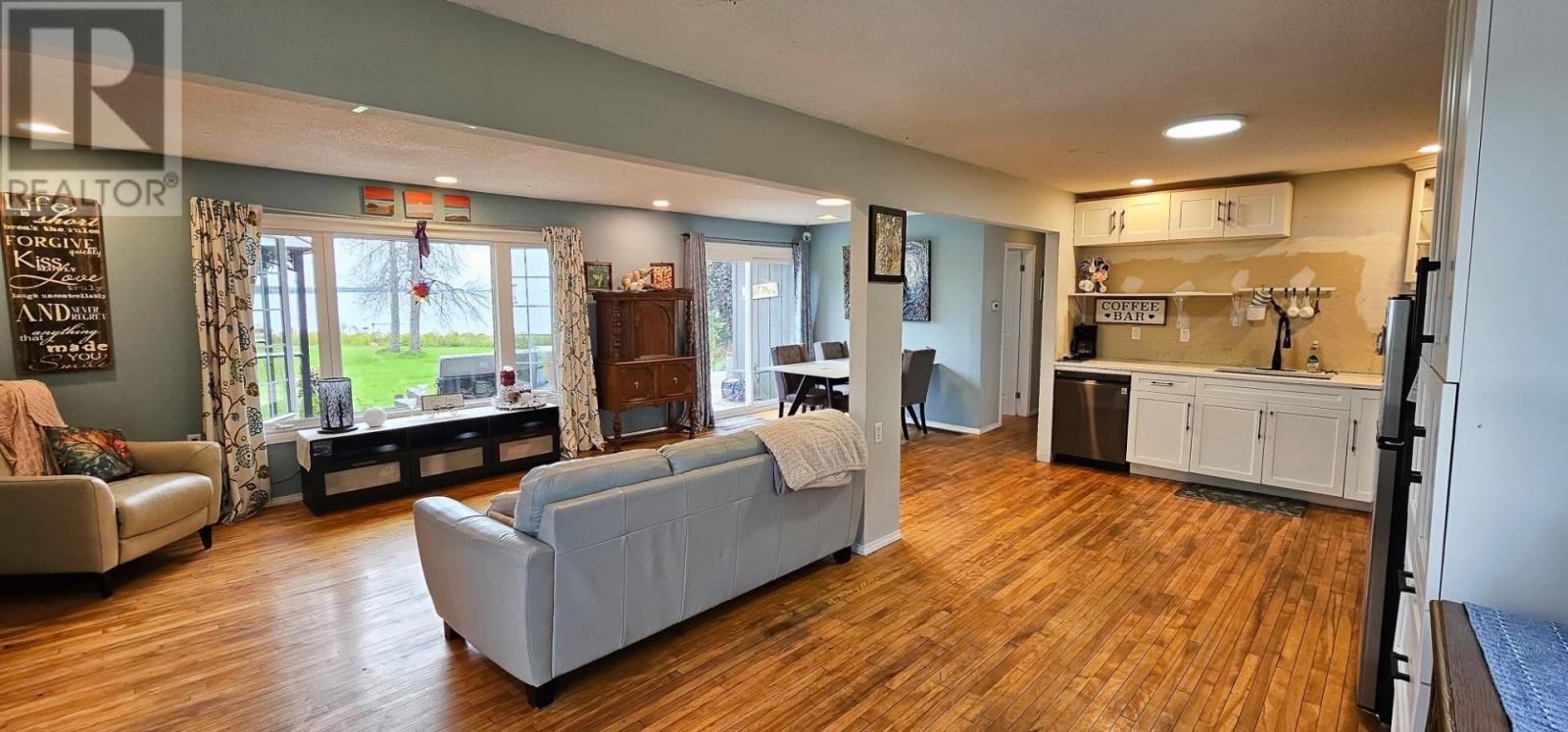 3 Hecla St, Bruce Mines, ON - Indoor Photo Showing Living Room