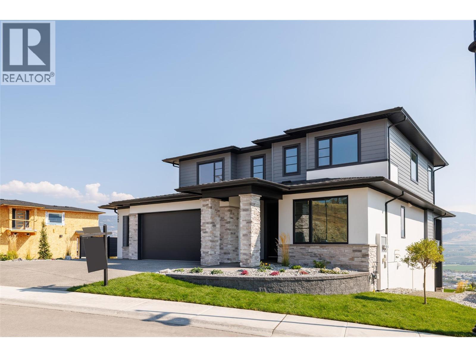 789 Carleton Street, Kelowna, BC - Outdoor With Facade