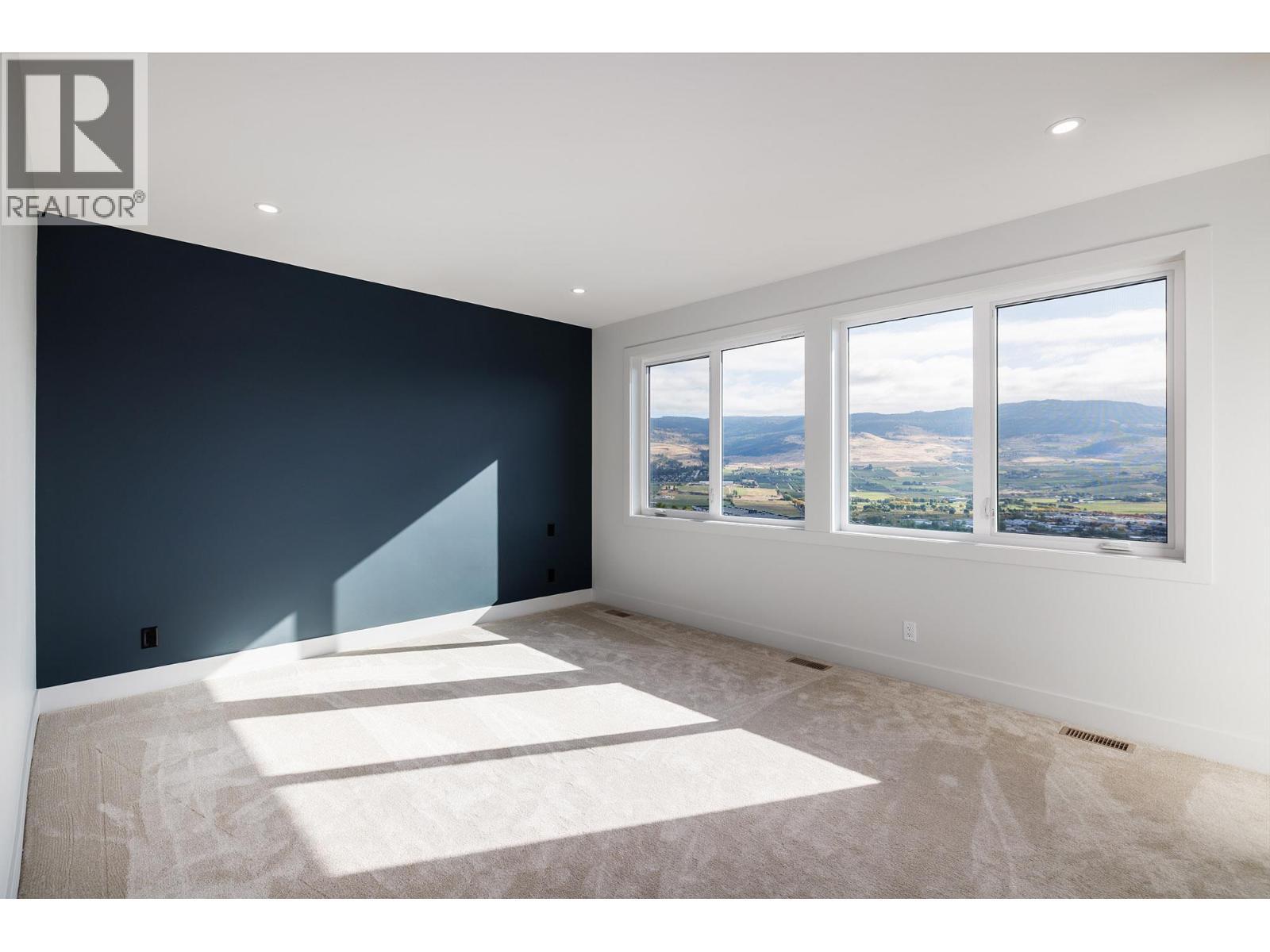 Primary Bedroom - 789 Carleton Street, Kelowna, BC - Indoor Photo Showing Other Room