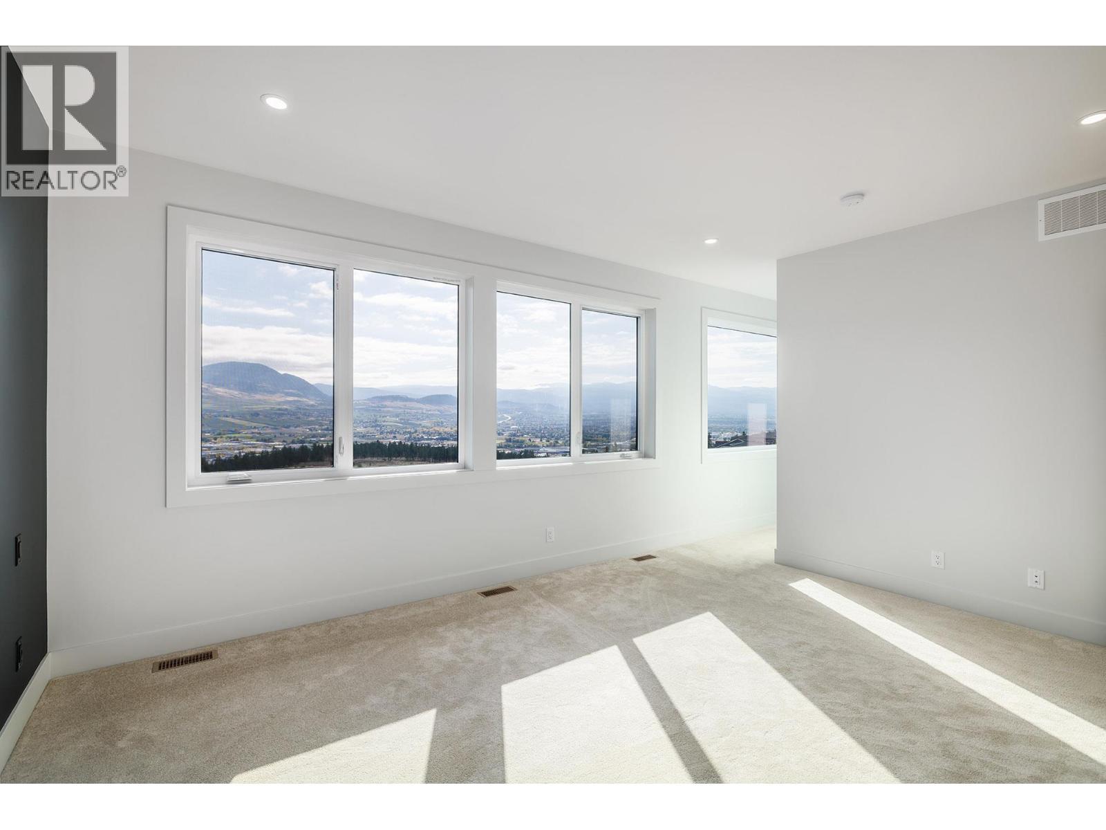 Primary Bedroom - 789 Carleton Street, Kelowna, BC - Indoor Photo Showing Other Room