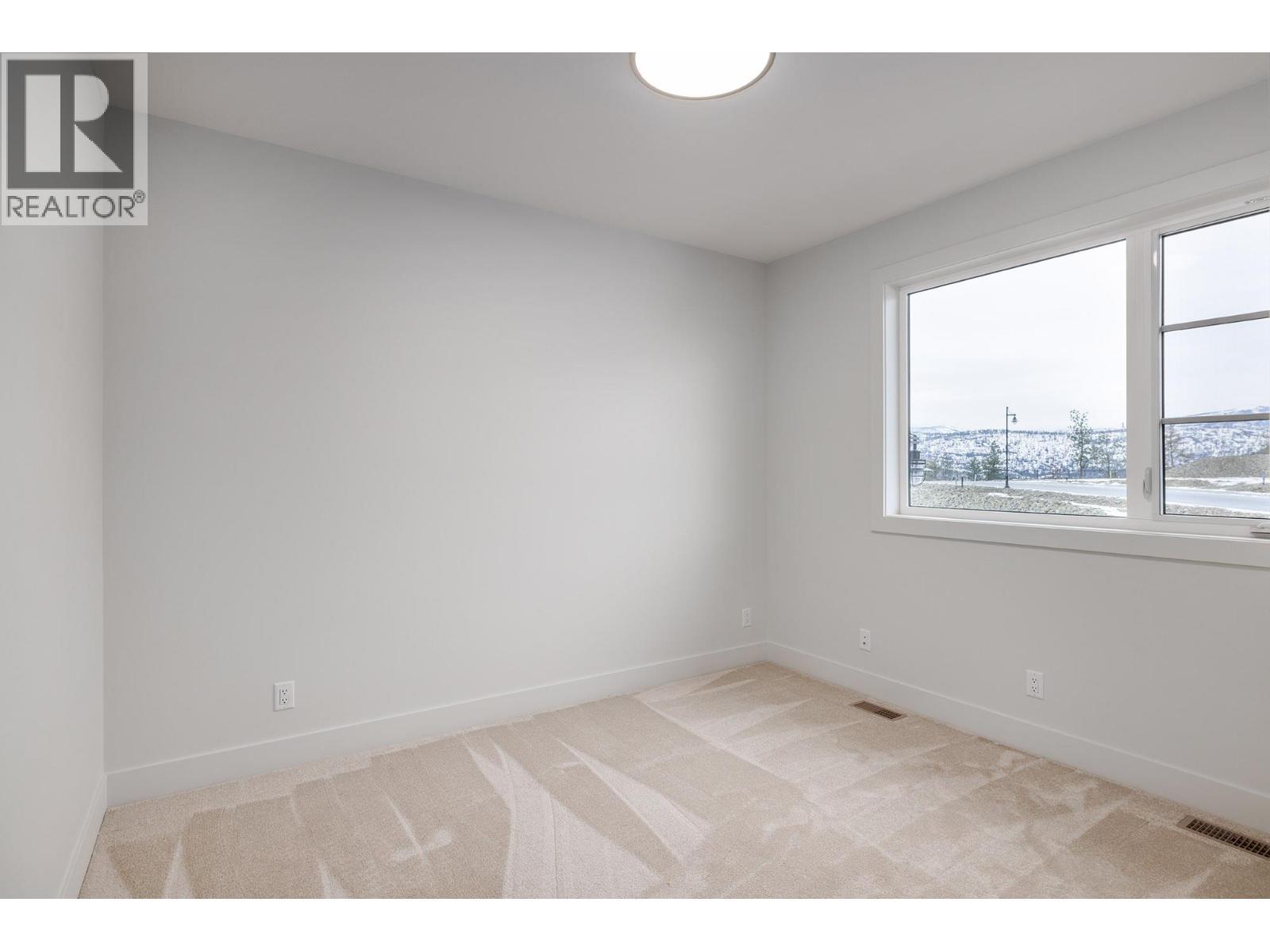 3rd upper floor bedroom - 789 Carleton Street, Kelowna, BC - Indoor Photo Showing Other Room