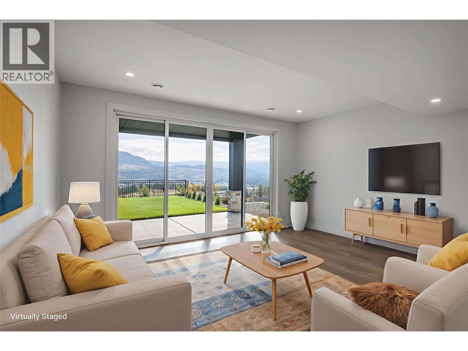 Basement Living Room - 789 Carleton Street, Kelowna, BC - Indoor Photo Showing Living Room