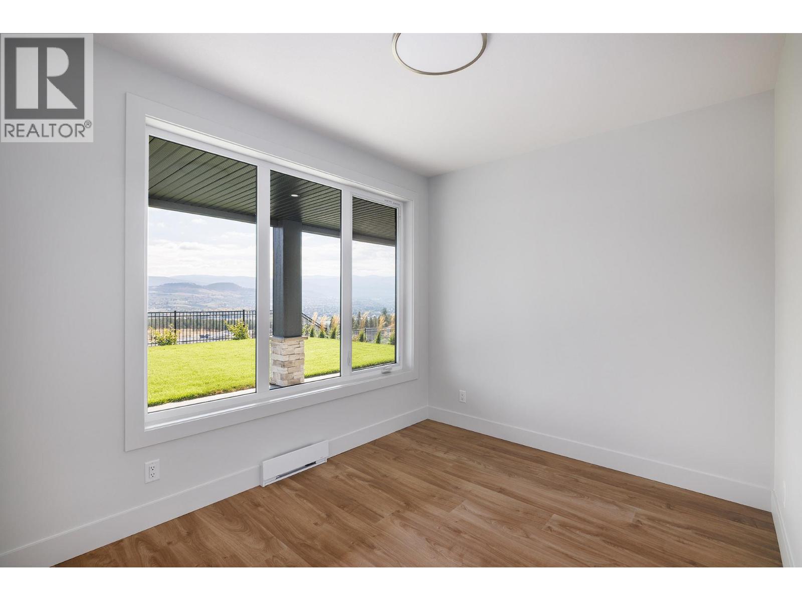Suite bedroom - 789 Carleton Street, Kelowna, BC - Indoor Photo Showing Other Room
