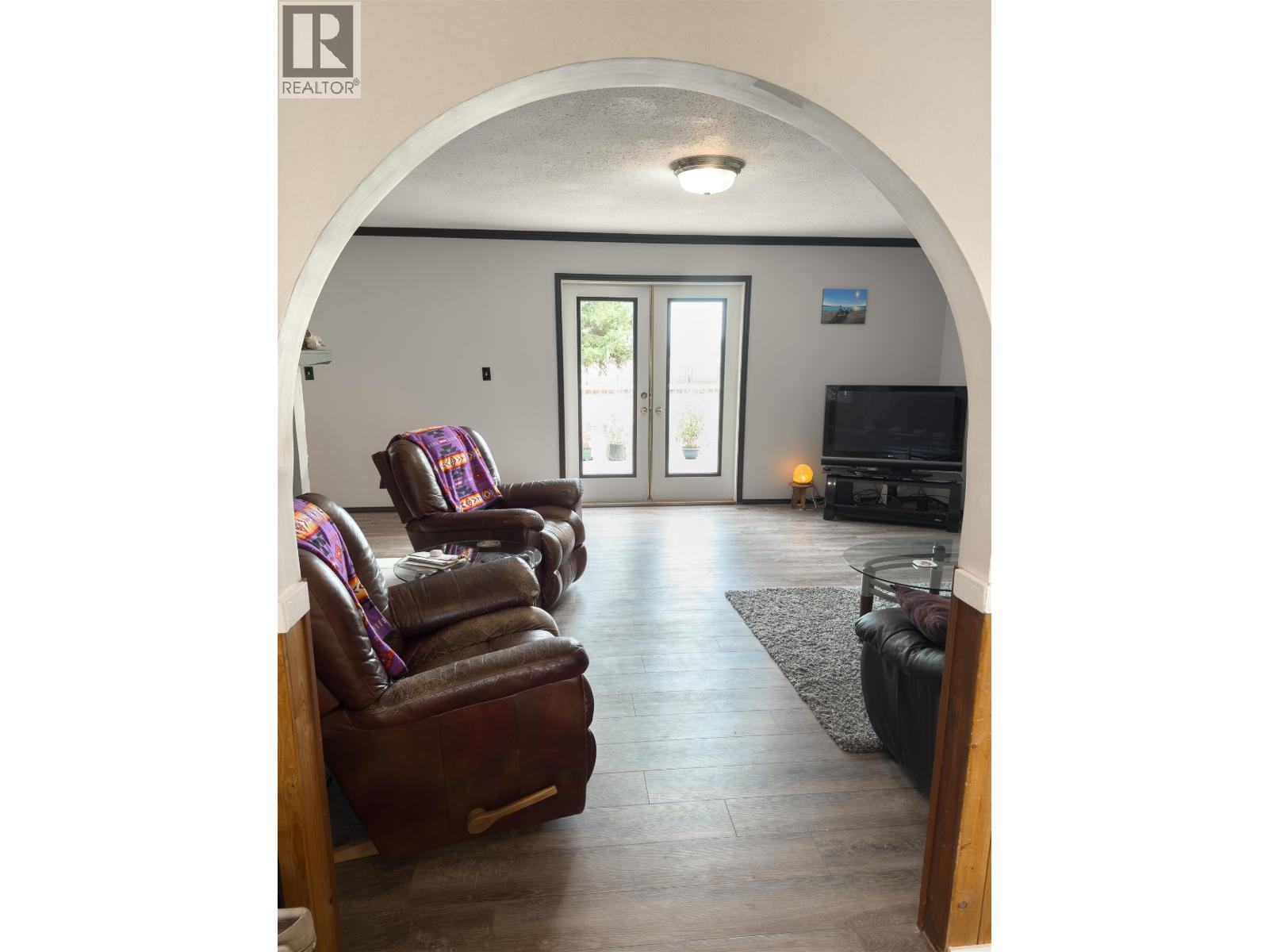6497 Grey Crescent, Horse Lake, BC - Indoor Photo Showing Living Room