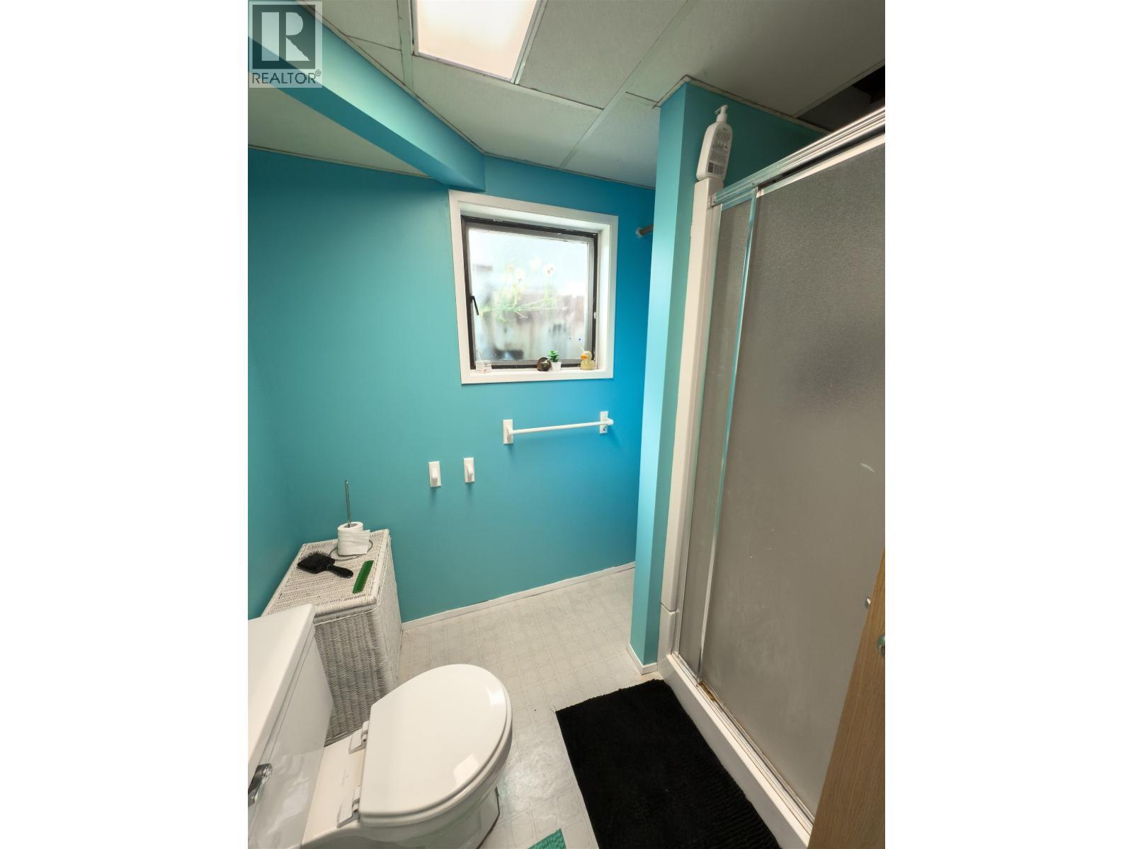 6497 Grey Crescent, Horse Lake, BC - Indoor Photo Showing Bathroom