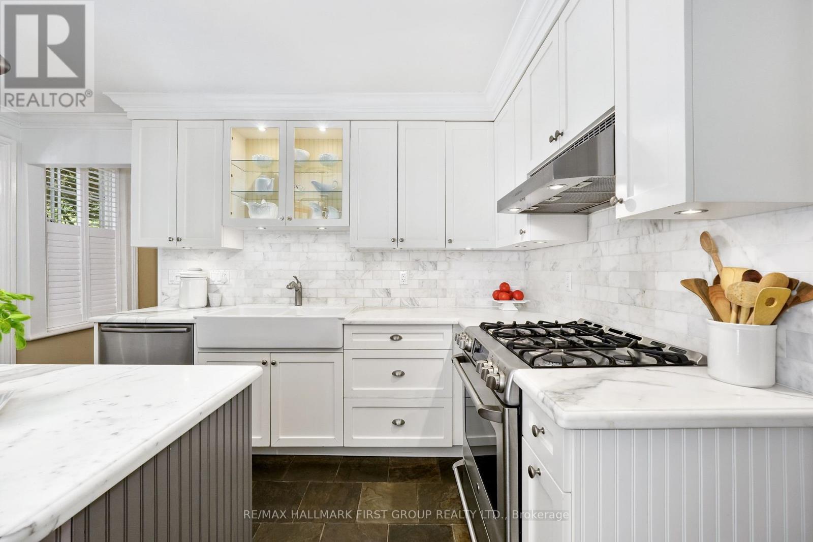 64 Augusta Street, Port Hope, ON - Indoor Photo Showing Kitchen With Upgraded Kitchen