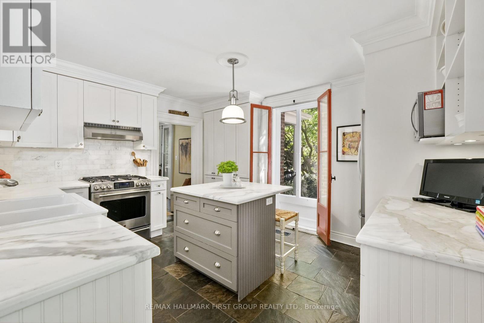 64 Augusta Street, Port Hope, ON - Indoor Photo Showing Kitchen With Upgraded Kitchen