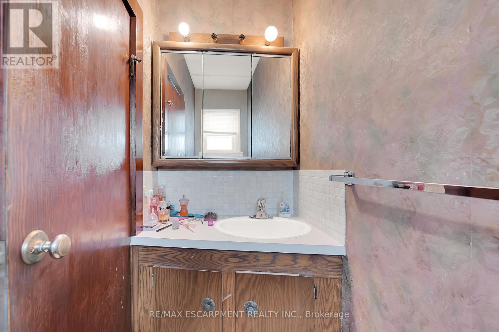 526 Steele Street, Port Colborne, ON - Indoor Photo Showing Bathroom