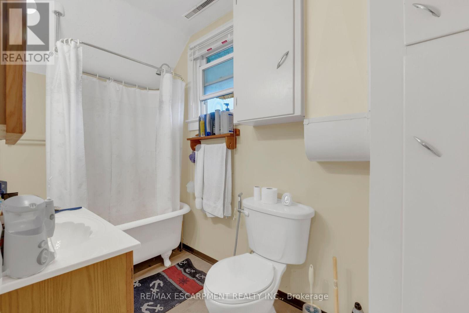 526 Steele Street, Port Colborne, ON - Indoor Photo Showing Bathroom