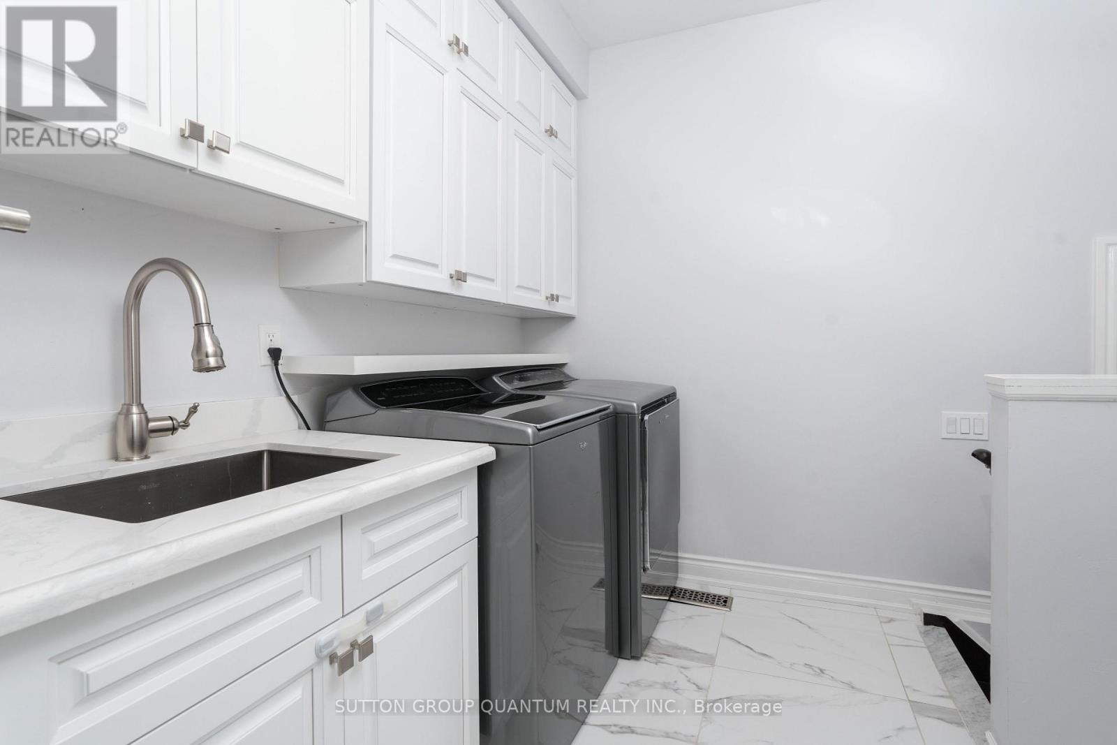 1451 Indian Road, Mississauga, ON - Indoor Photo Showing Laundry Room