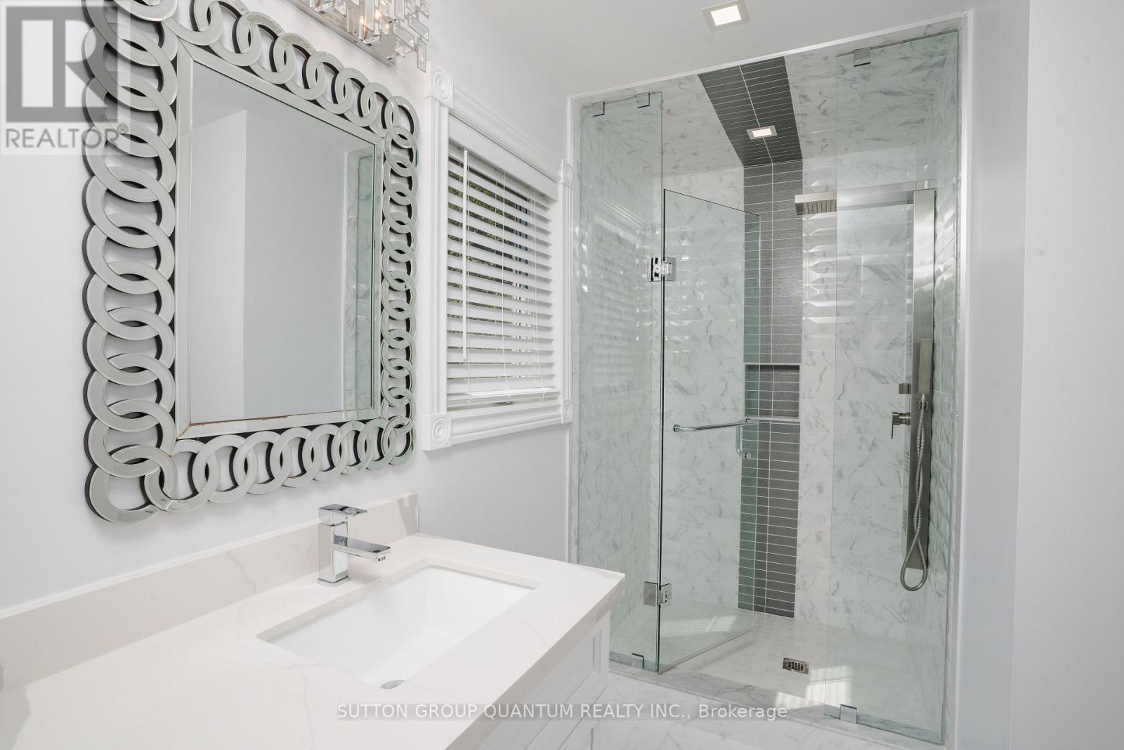1451 Indian Road, Mississauga, ON - Indoor Photo Showing Bathroom