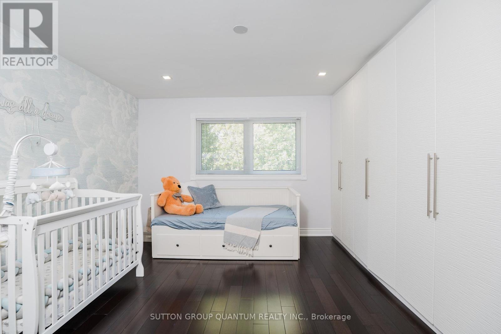 1451 Indian Road, Mississauga, ON - Indoor Photo Showing Bedroom