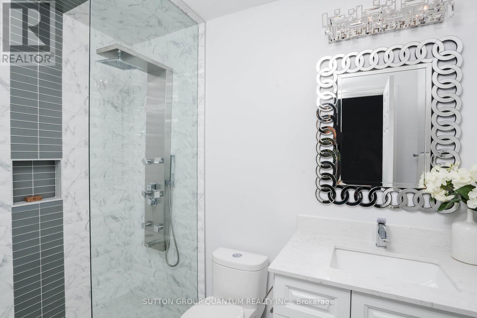 1451 Indian Road, Mississauga, ON - Indoor Photo Showing Bathroom
