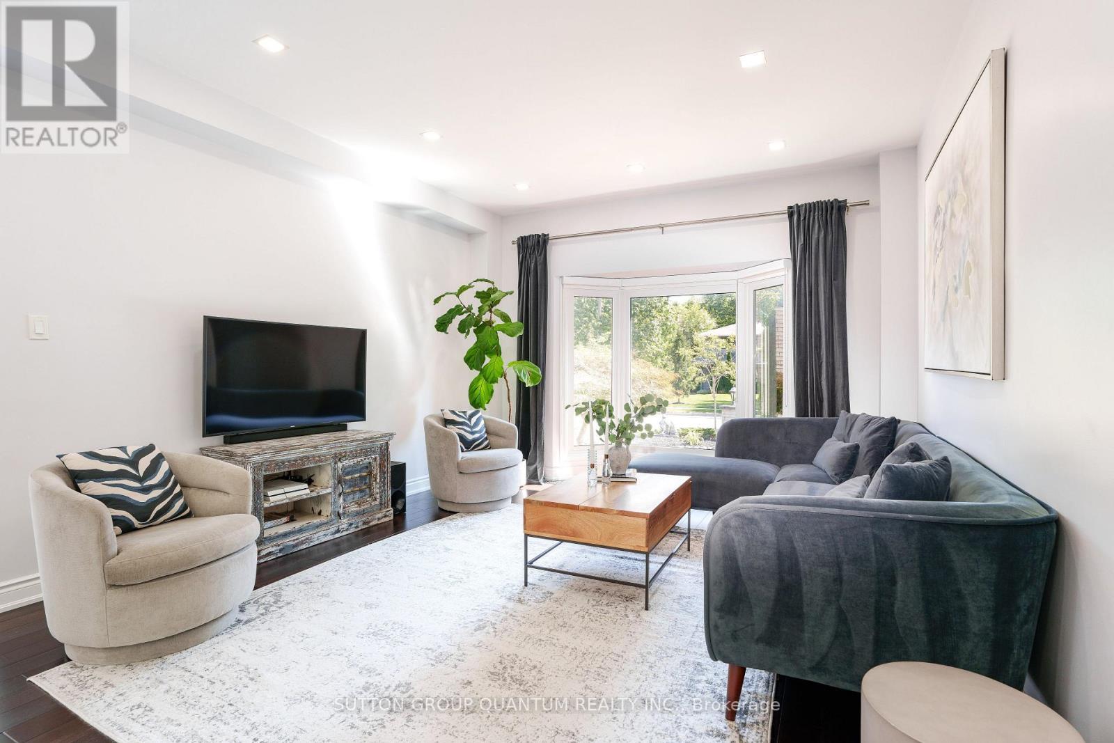 1451 Indian Road, Mississauga, ON - Indoor Photo Showing Living Room
