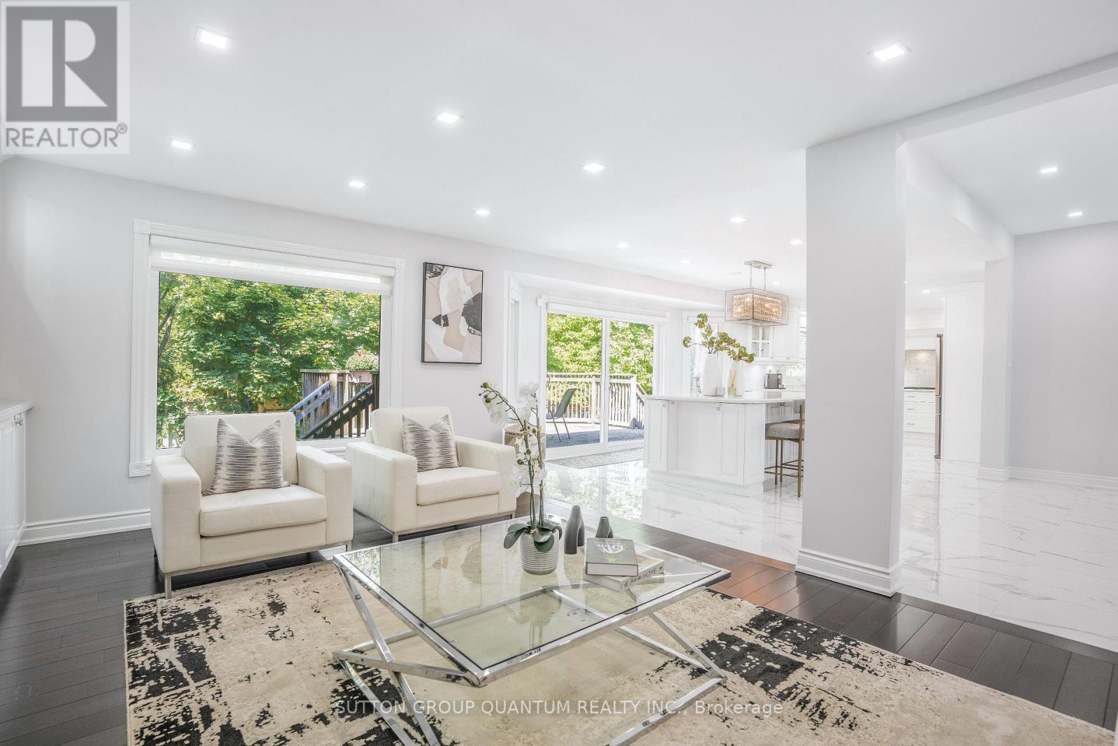 1451 Indian Road, Mississauga, ON - Indoor Photo Showing Living Room