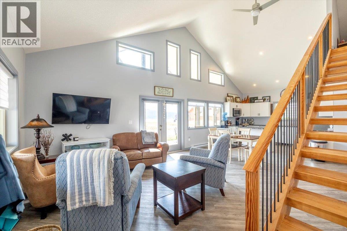 1705 Koocanusa Lake Drive, Lake Koocanusa, BC - Indoor