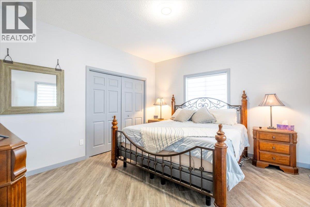 1705 Koocanusa Lake Drive, Lake Koocanusa, BC - Indoor Photo Showing Bedroom