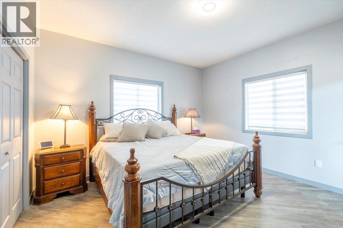 1705 Koocanusa Lake Drive, Lake Koocanusa, BC - Indoor Photo Showing Bedroom