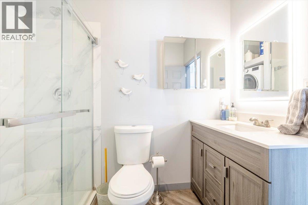 1705 Koocanusa Lake Drive, Lake Koocanusa, BC - Indoor Photo Showing Bathroom
