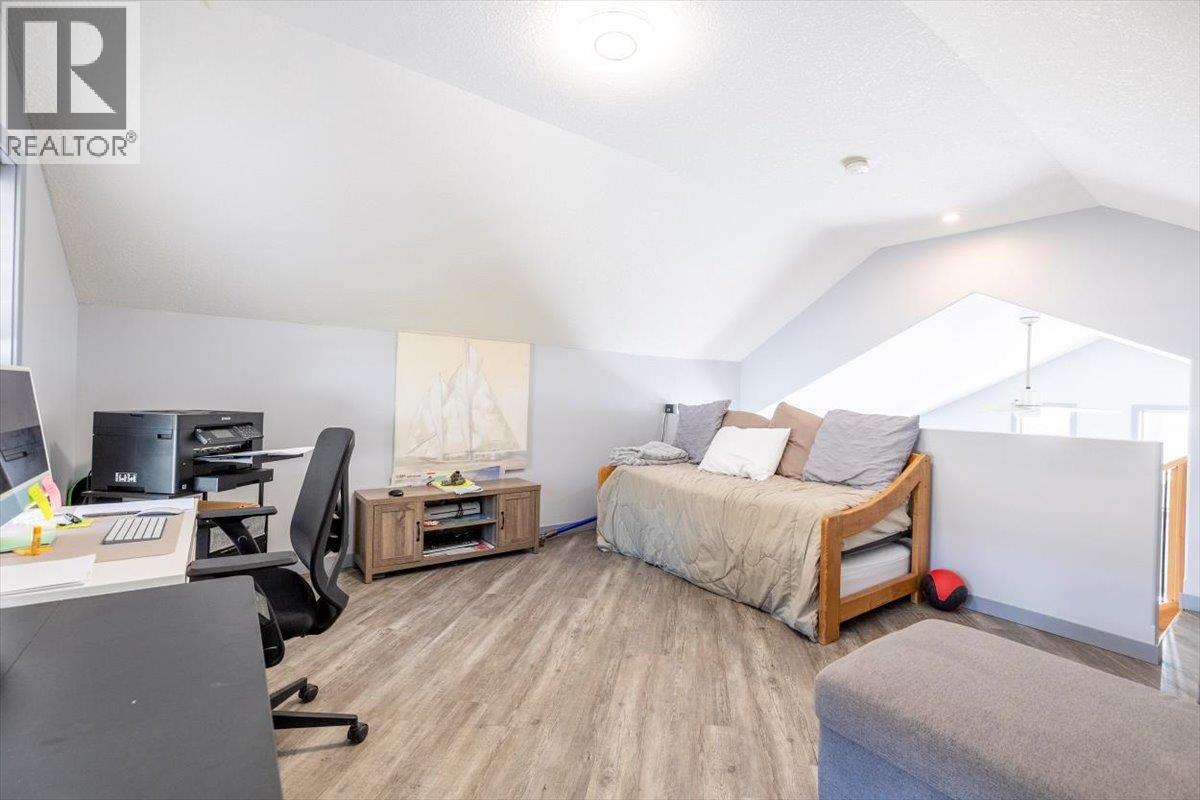 1705 Koocanusa Lake Drive, Lake Koocanusa, BC - Indoor Photo Showing Office