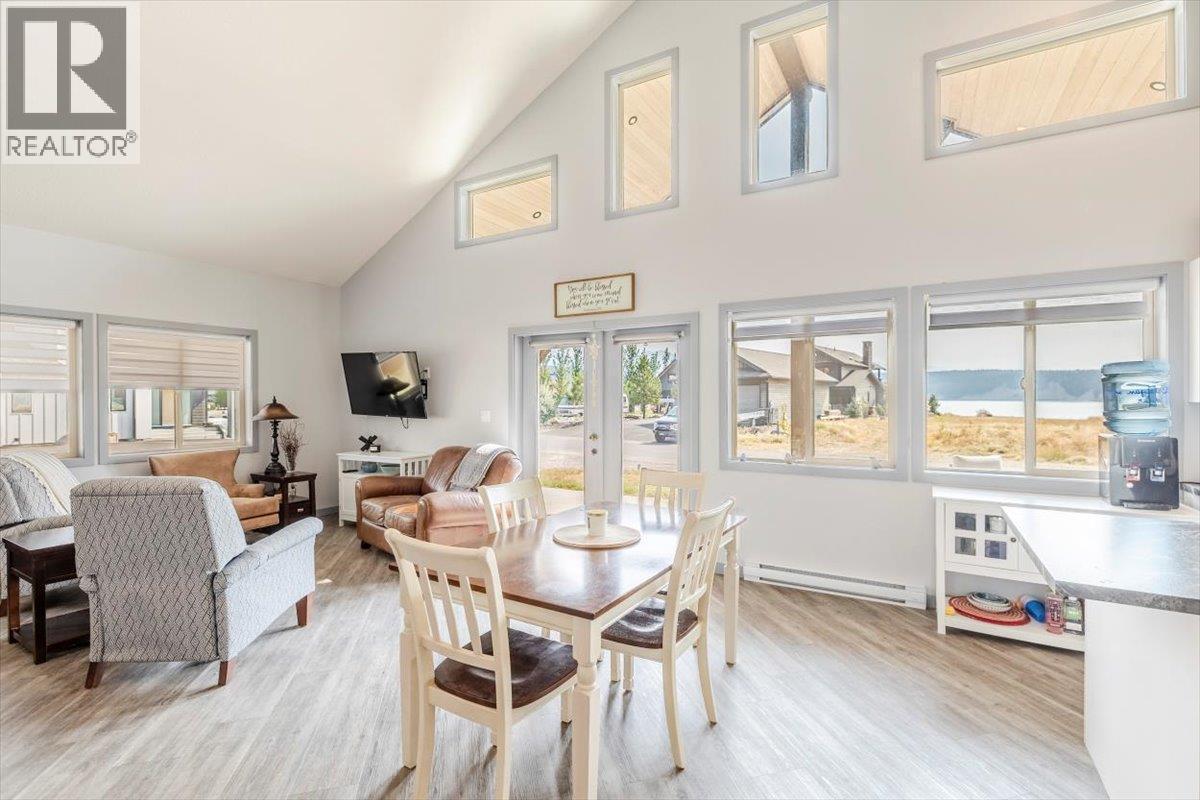 1705 Koocanusa Lake Drive, Lake Koocanusa, BC - Indoor Photo Showing Dining Room