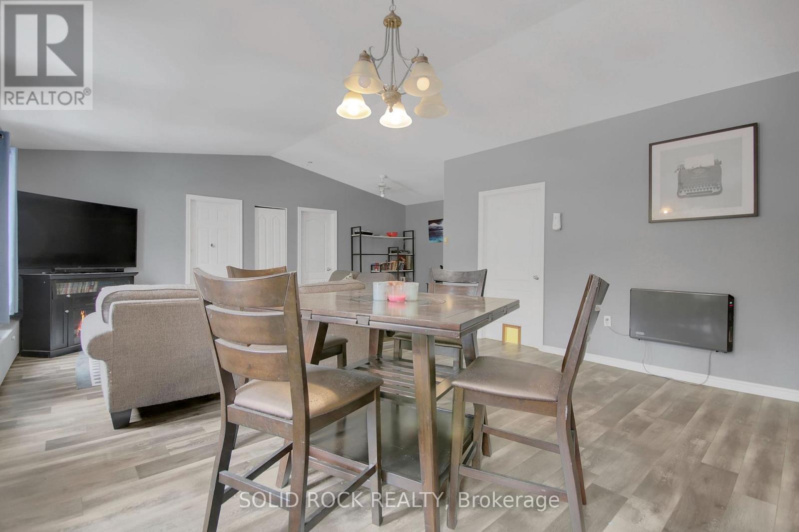 2855A Highway 132 Road, Admaston/Bromley, ON - Indoor Photo Showing Dining Room
