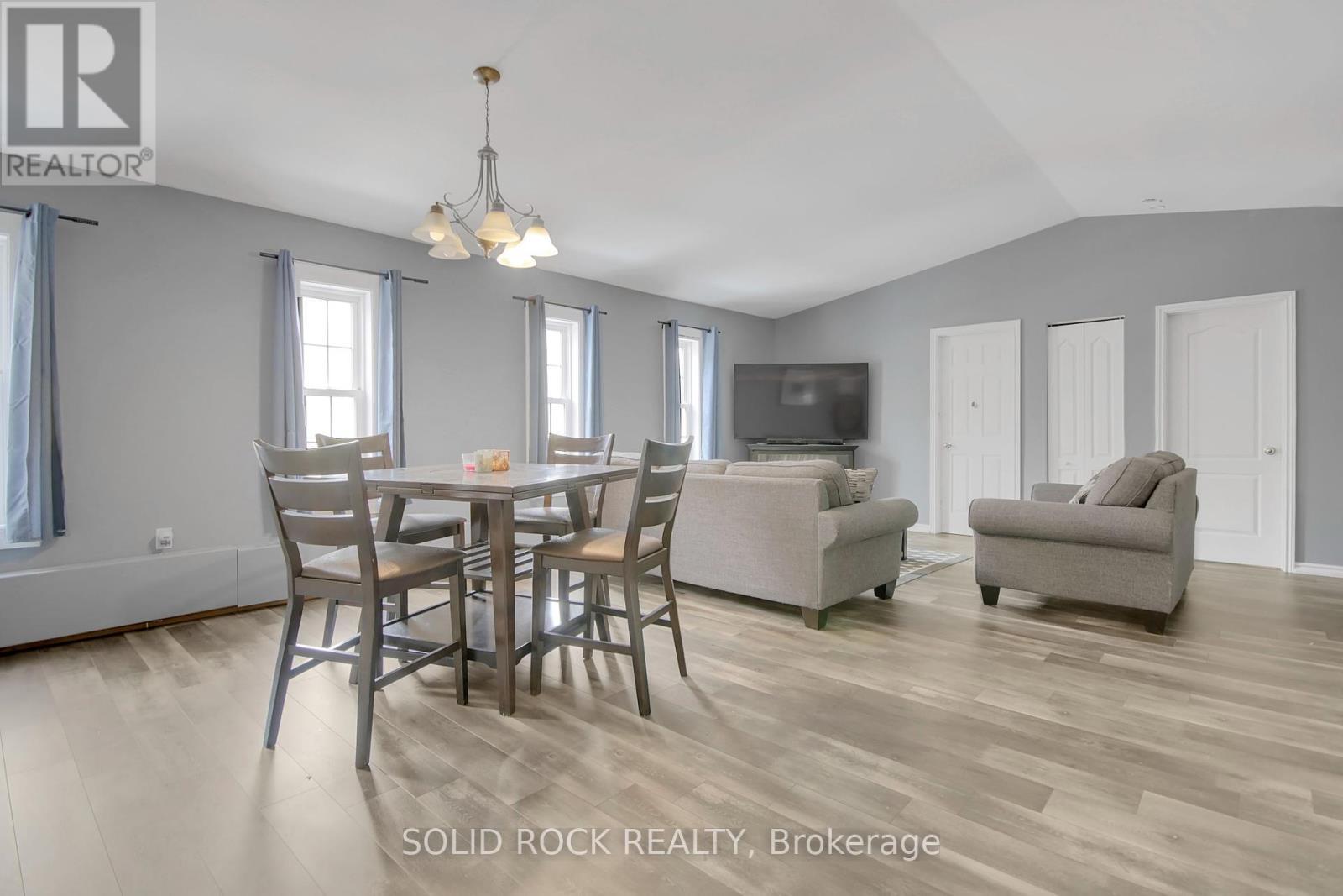 2855A Highway 132 Road, Admaston/Bromley, ON - Indoor Photo Showing Dining Room
