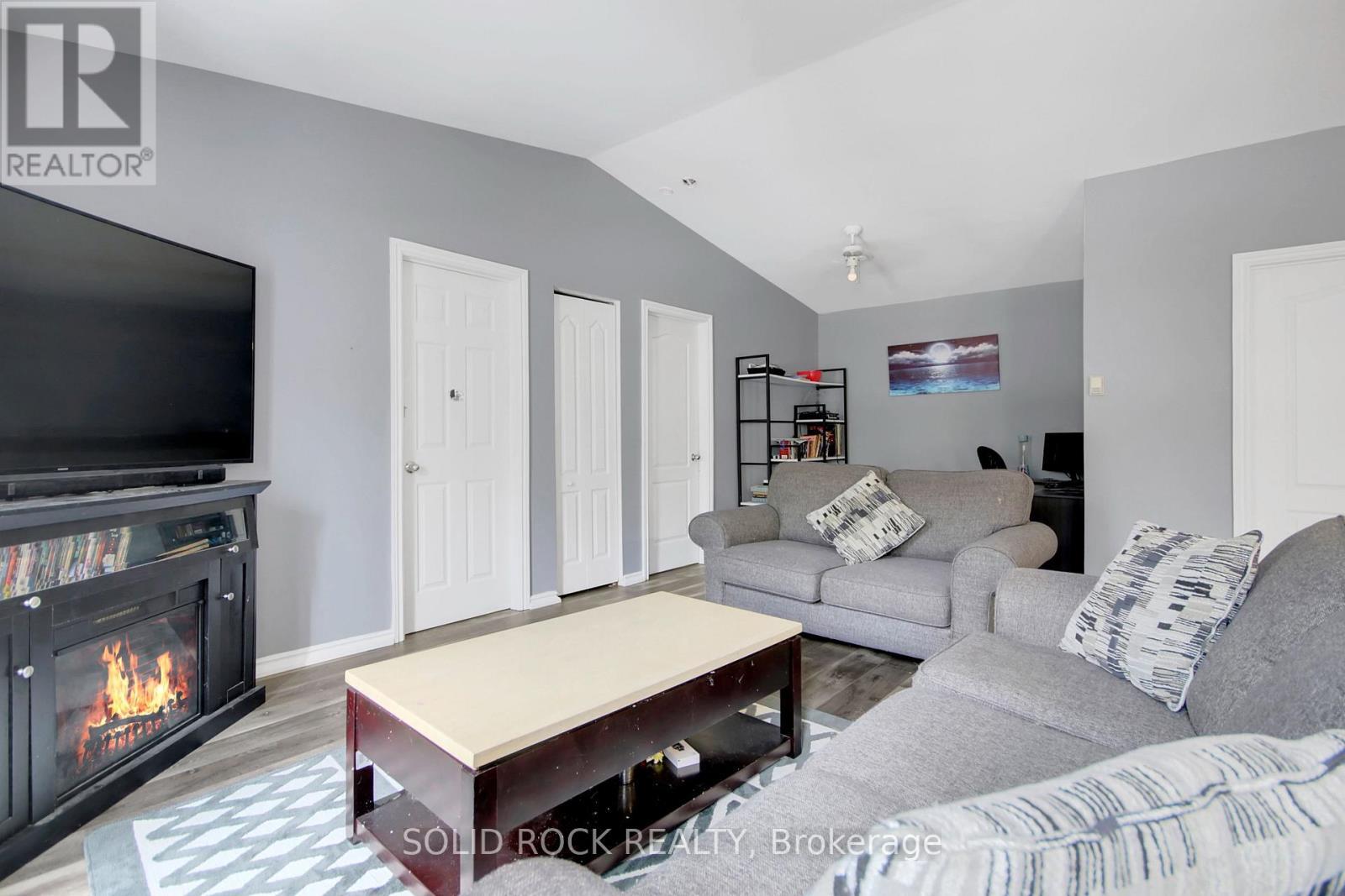 2855A Highway 132 Road, Admaston/Bromley, ON - Indoor Photo Showing Living Room