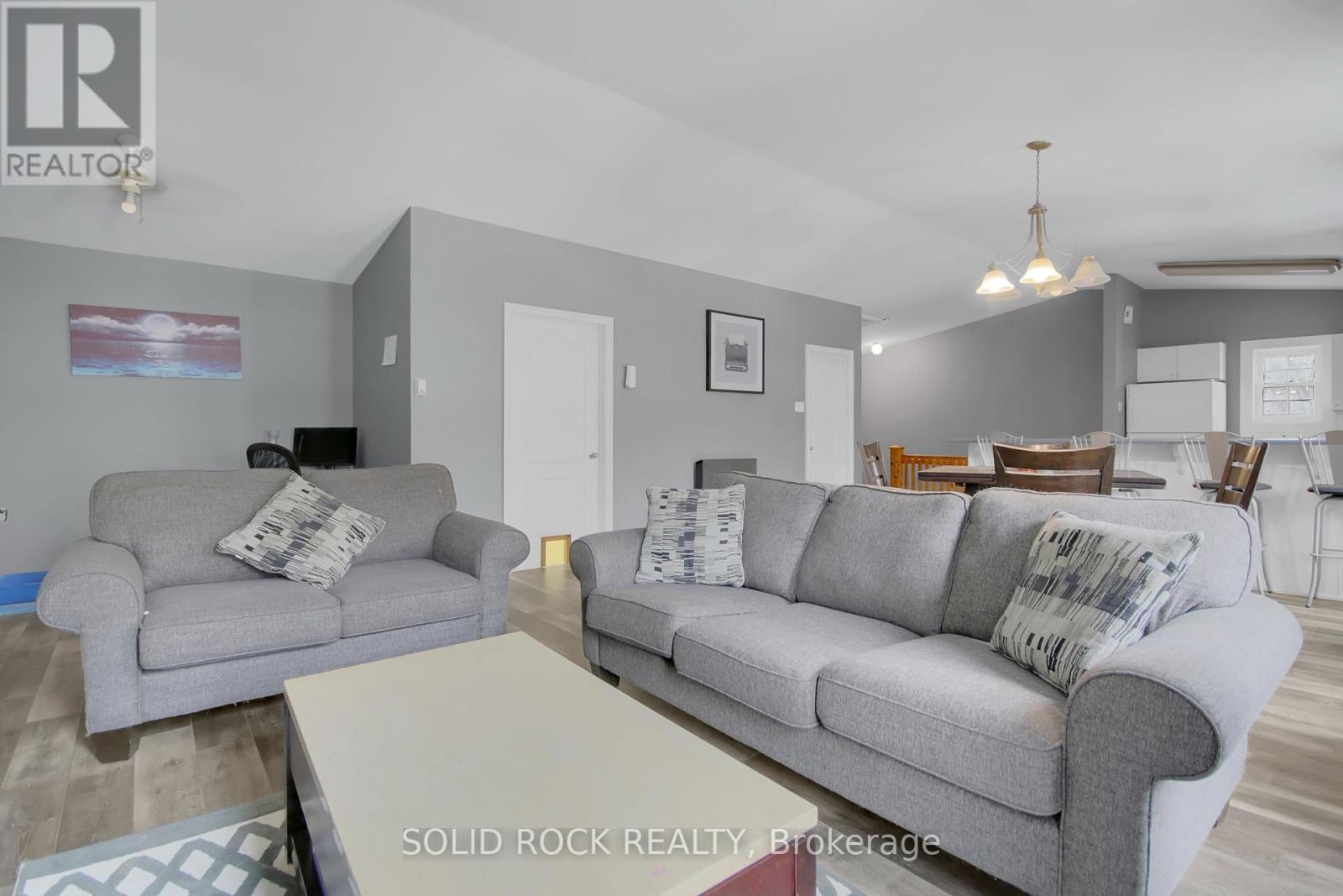 2855A Highway 132 Road, Admaston/Bromley, ON - Indoor Photo Showing Living Room