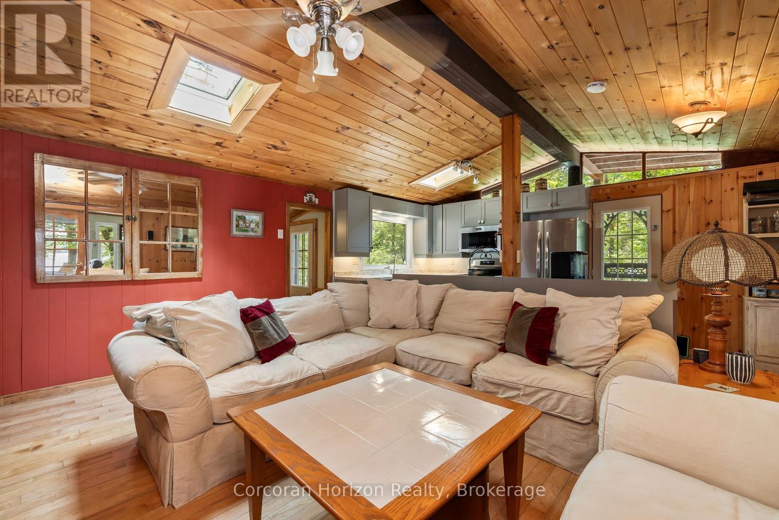 162 Winding Way, Georgian Bay (Baxter), ON - Indoor Photo Showing Living Room