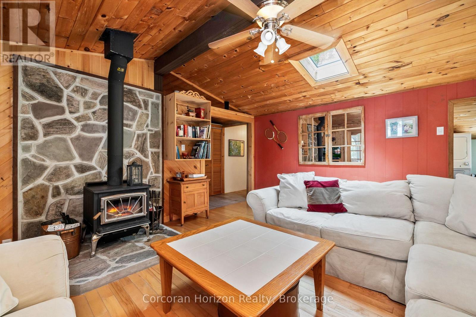 162 Winding Way, Georgian Bay (Baxter), ON - Indoor Photo Showing Living Room With Fireplace