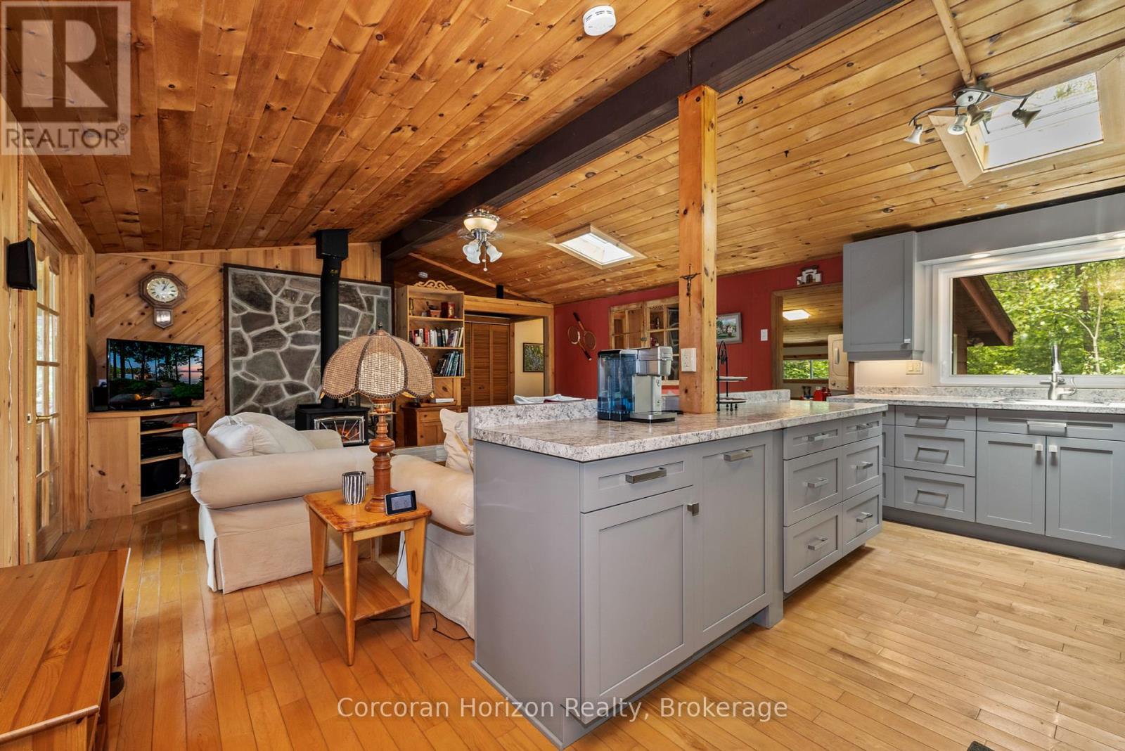 162 Winding Way, Georgian Bay (Baxter), ON - Indoor Photo Showing Kitchen
