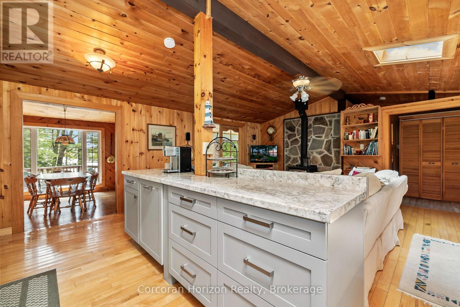 162 Winding Way, Georgian Bay (Baxter), ON - Indoor Photo Showing Kitchen