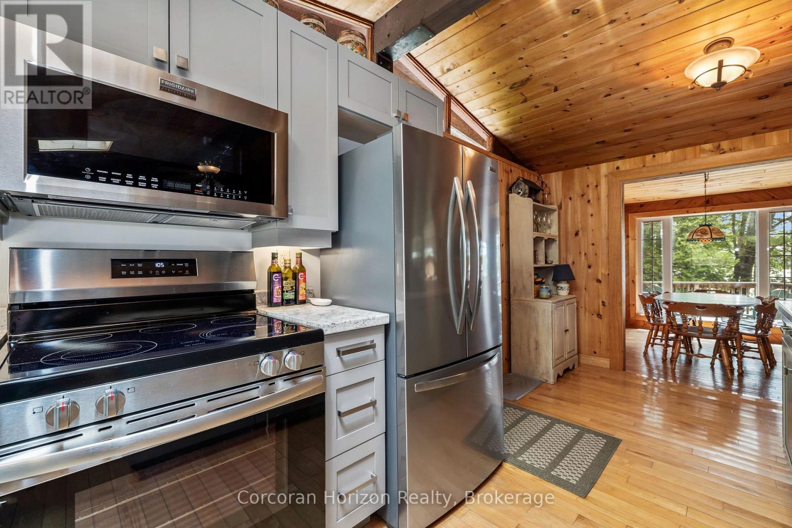 162 Winding Way, Georgian Bay (Baxter), ON - Indoor Photo Showing Kitchen