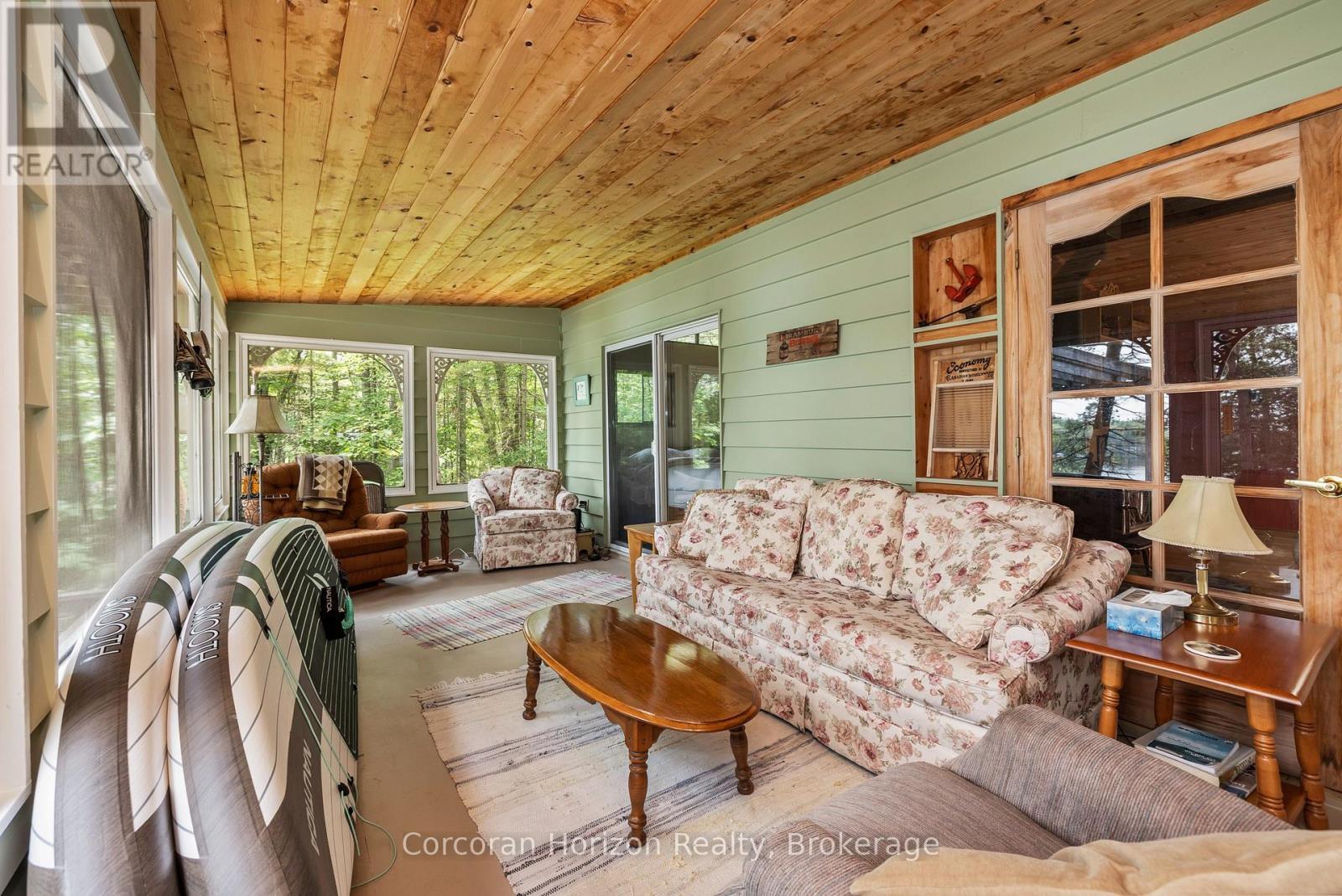 162 Winding Way, Georgian Bay (Baxter), ON - Indoor Photo Showing Living Room