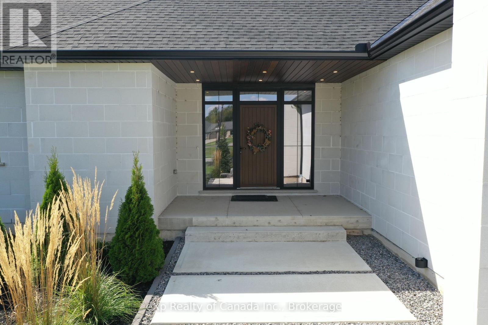 33 August Crescent, Norwich, ON - Outdoor With Exterior