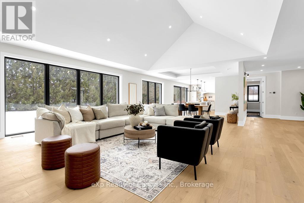 33 August Crescent, Norwich, ON - Indoor Photo Showing Living Room