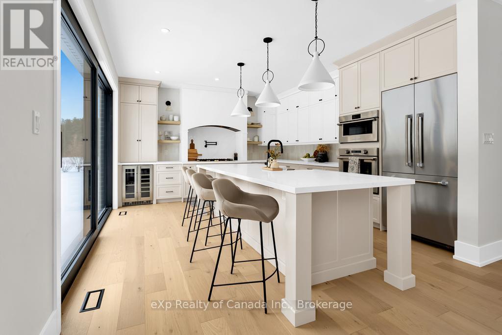 33 August Crescent, Norwich, ON - Indoor Photo Showing Kitchen With Upgraded Kitchen