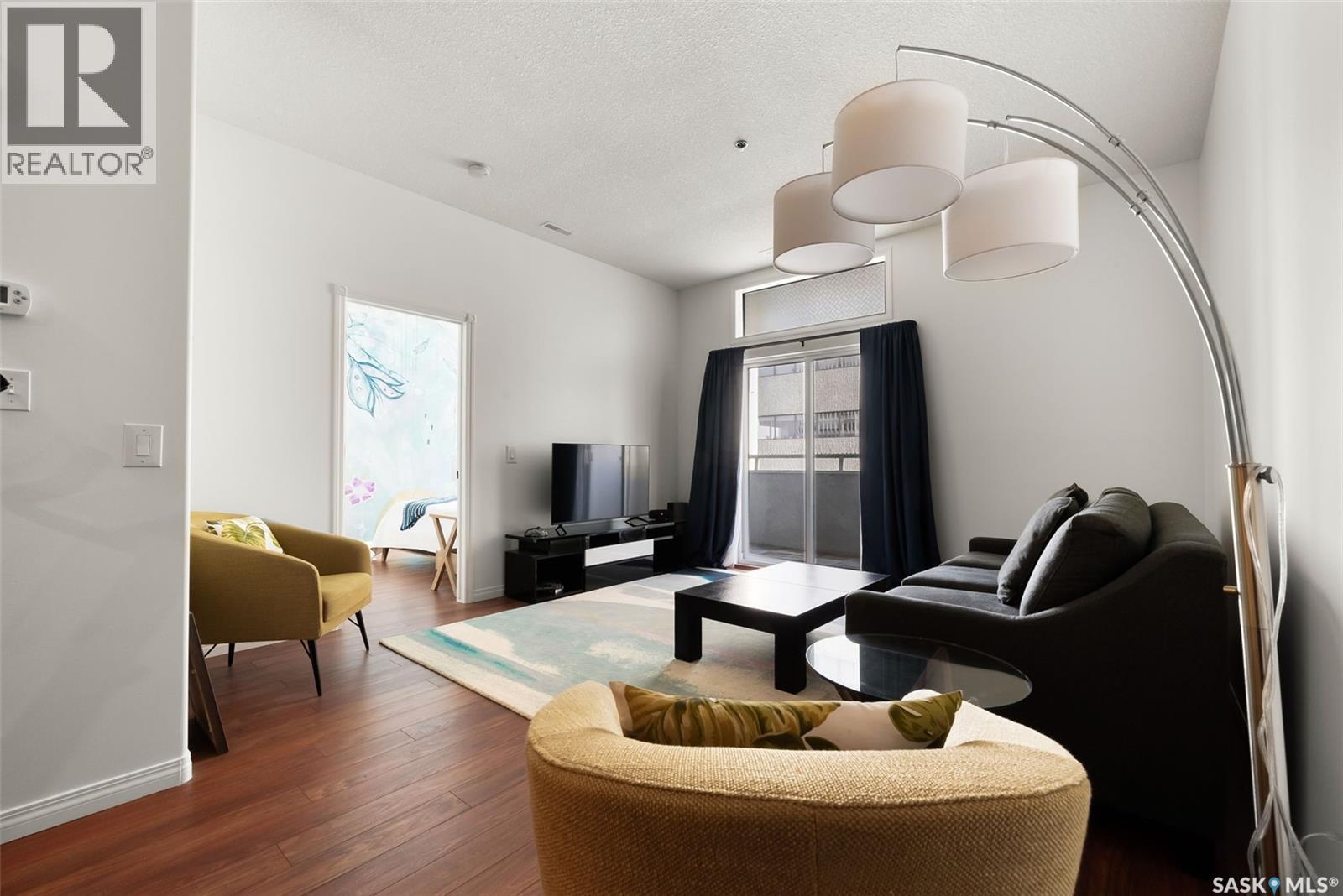 703 1901 Victoria Avenue, Regina, SK - Indoor Photo Showing Living Room