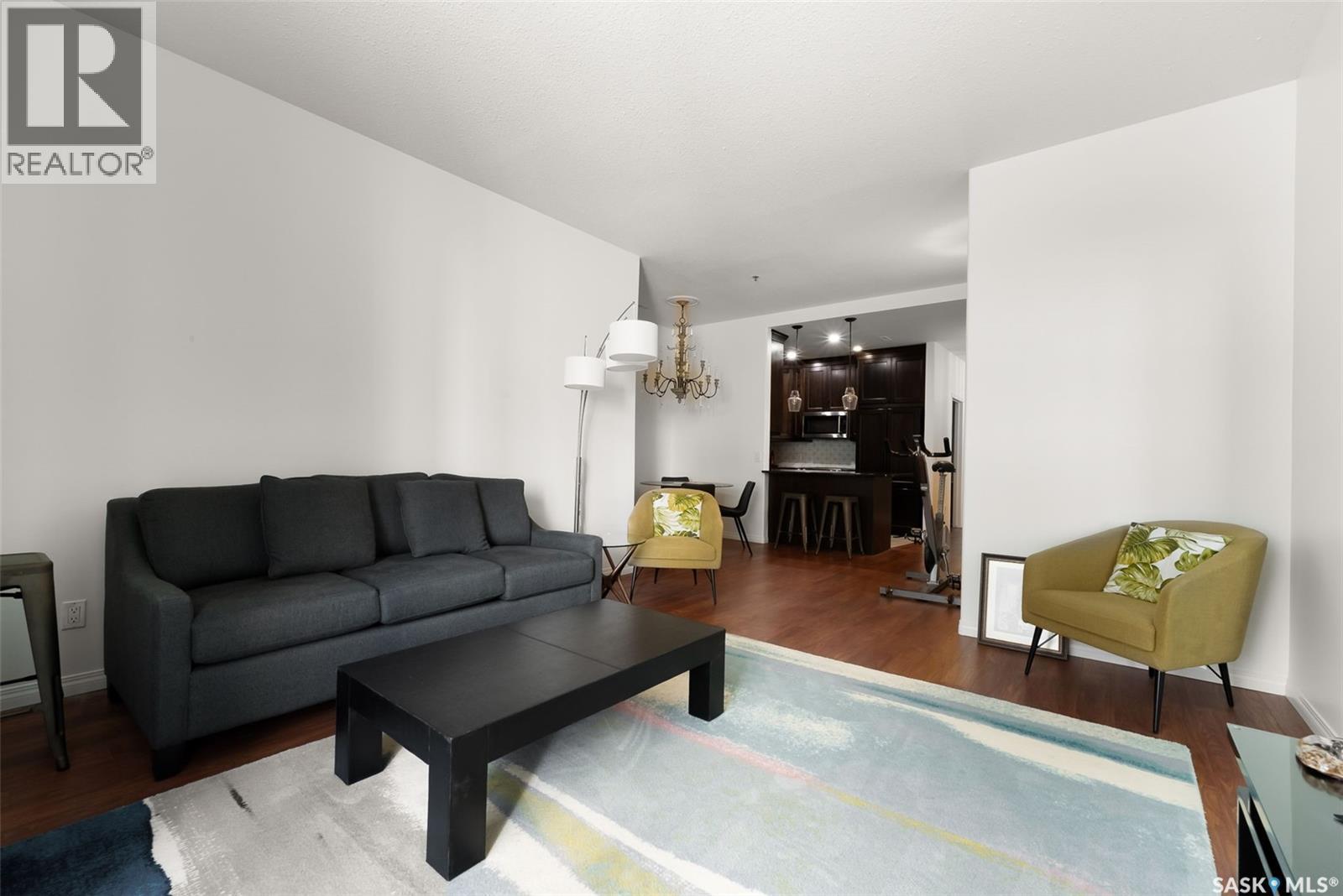 703 1901 Victoria Avenue, Regina, SK - Indoor Photo Showing Living Room