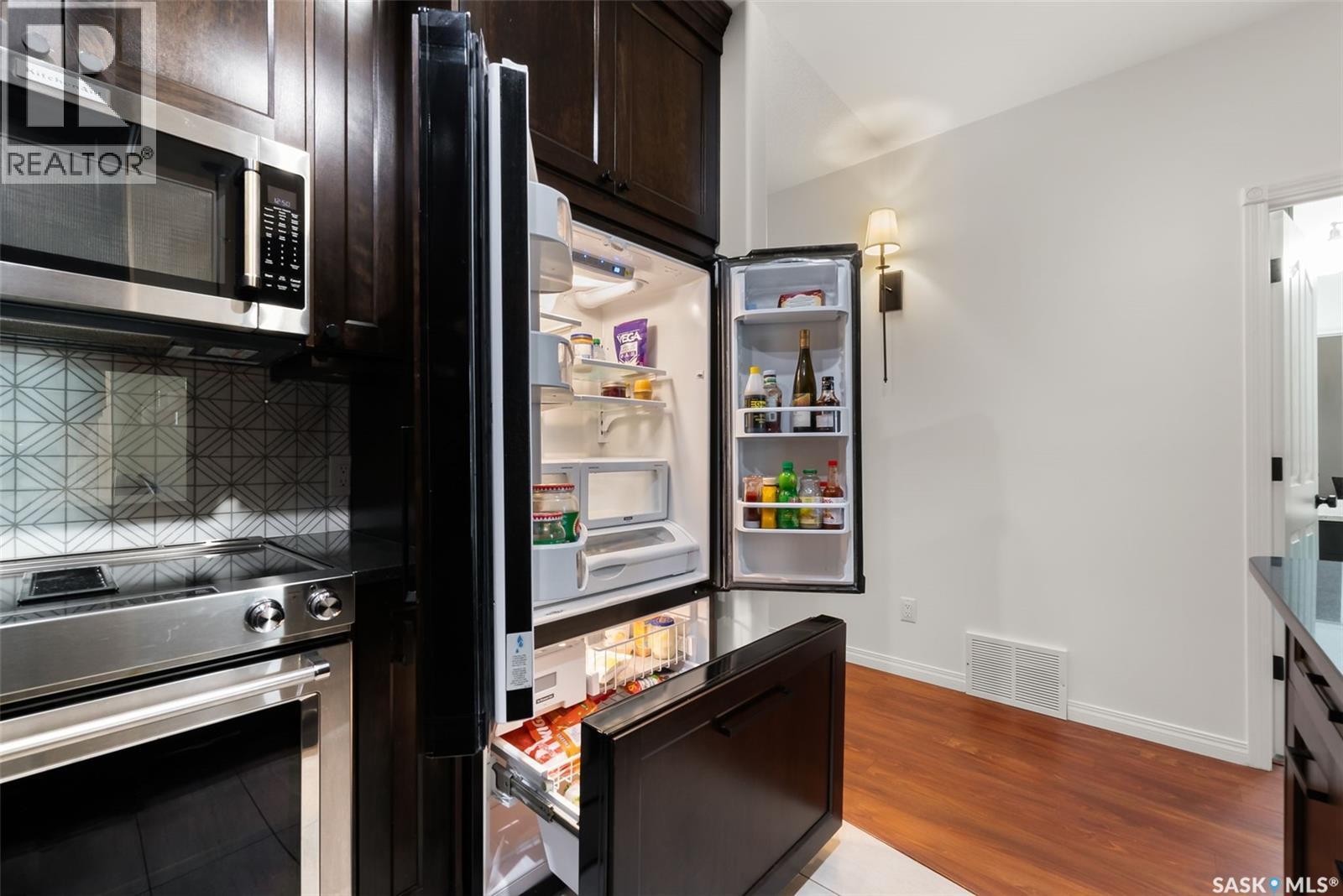 703 1901 Victoria Avenue, Regina, SK - Indoor Photo Showing Kitchen