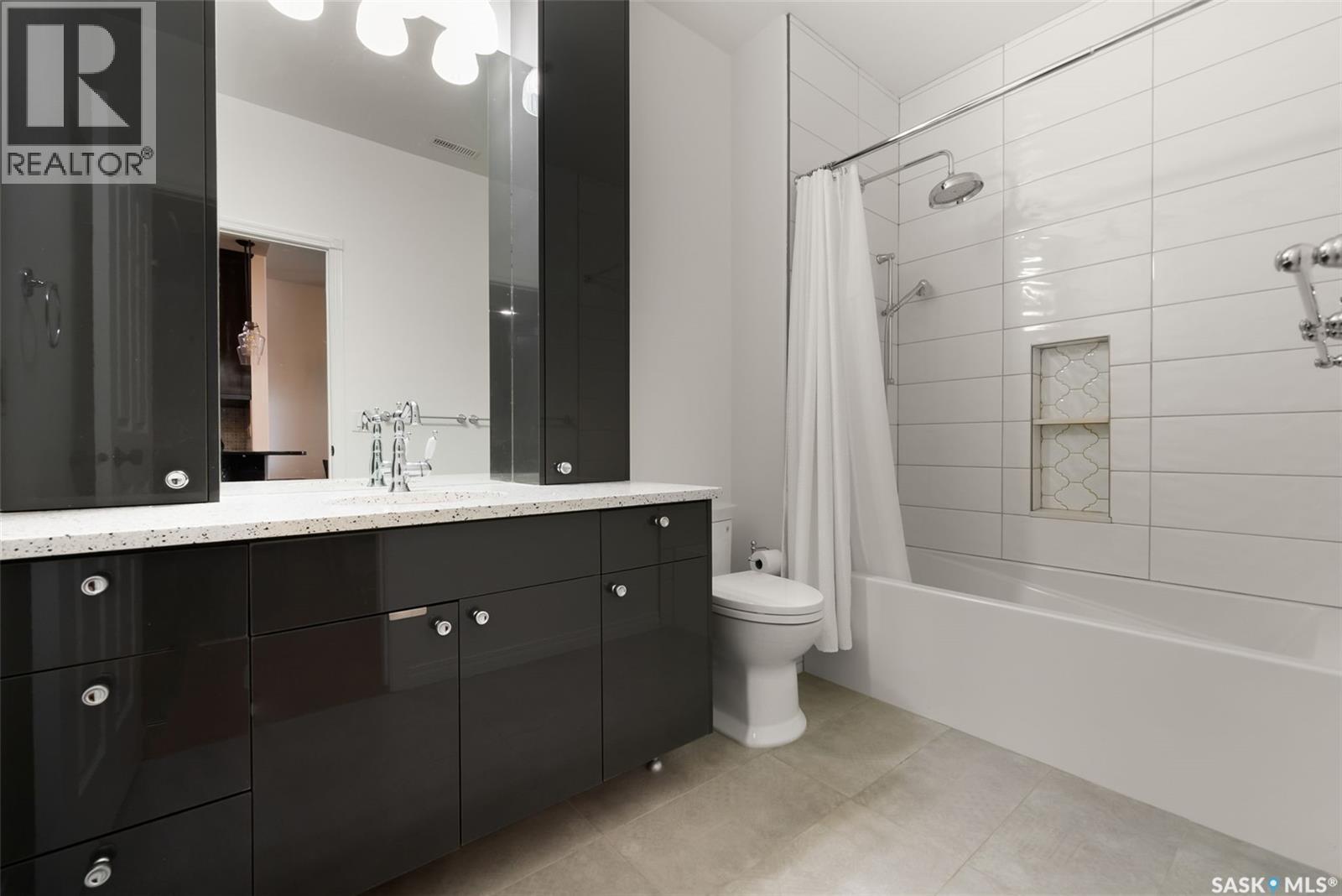703 1901 Victoria Avenue, Regina, SK - Indoor Photo Showing Bathroom