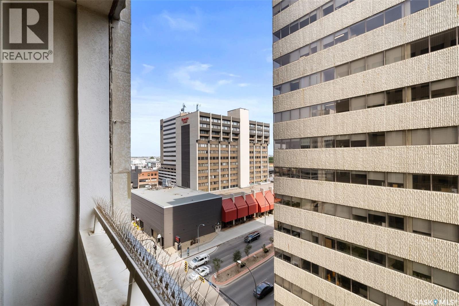 703 1901 Victoria Avenue, Regina, SK - Outdoor