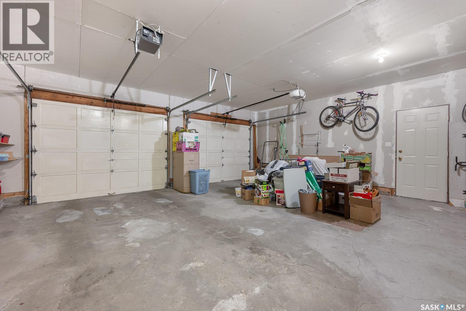 3506 Edinburgh Drive, Regina, SK - Indoor Photo Showing Garage