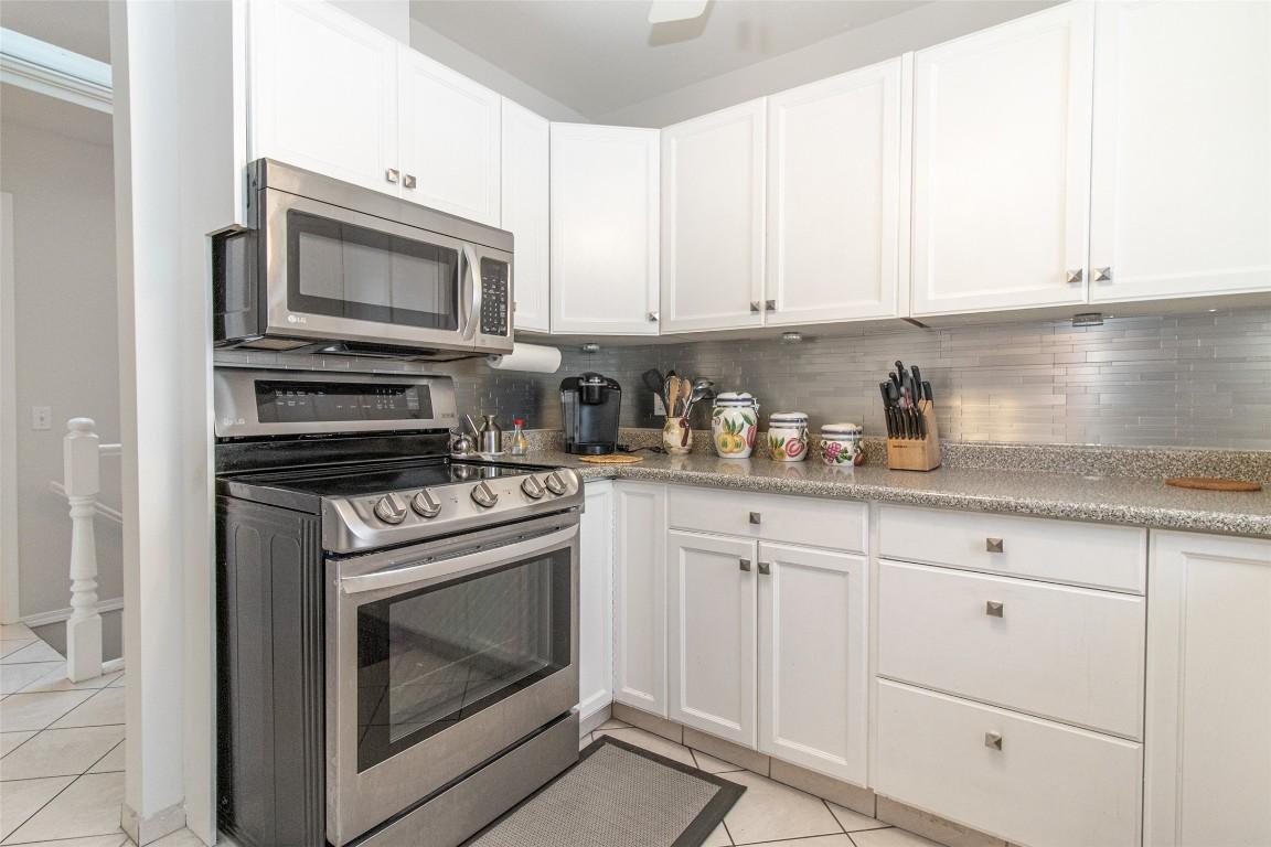 25-1874 Parkview Crescent, Kelowna, BC - Indoor Photo Showing Kitchen