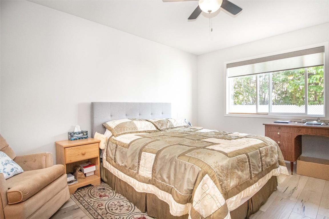 25-1874 Parkview Crescent, Kelowna, BC - Indoor Photo Showing Bedroom