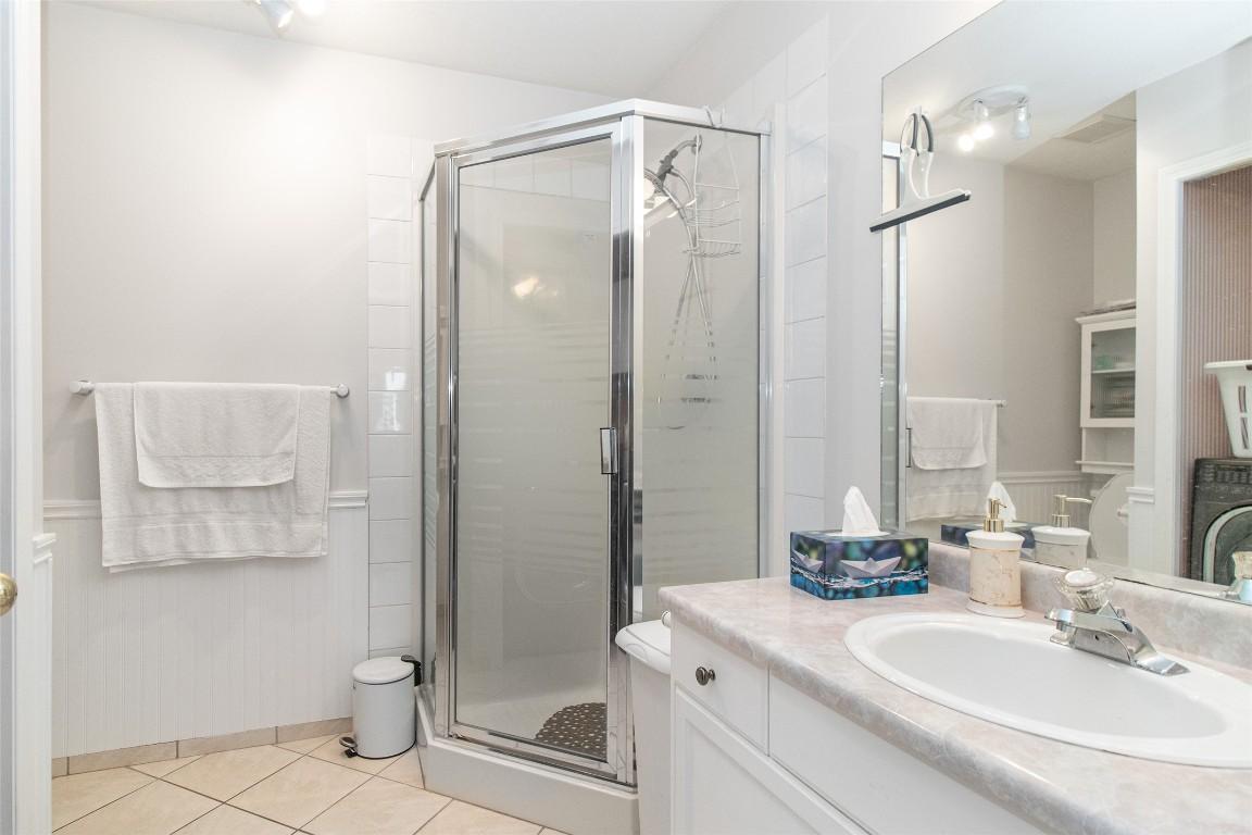 25-1874 Parkview Crescent, Kelowna, BC - Indoor Photo Showing Bathroom