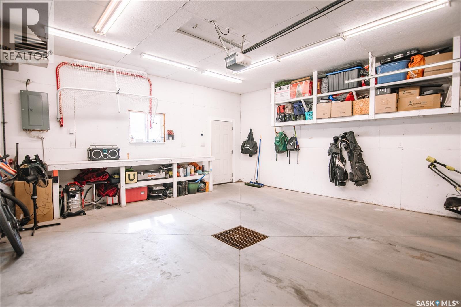 2842 Elgaard Drive, Regina, SK - Indoor Photo Showing Garage