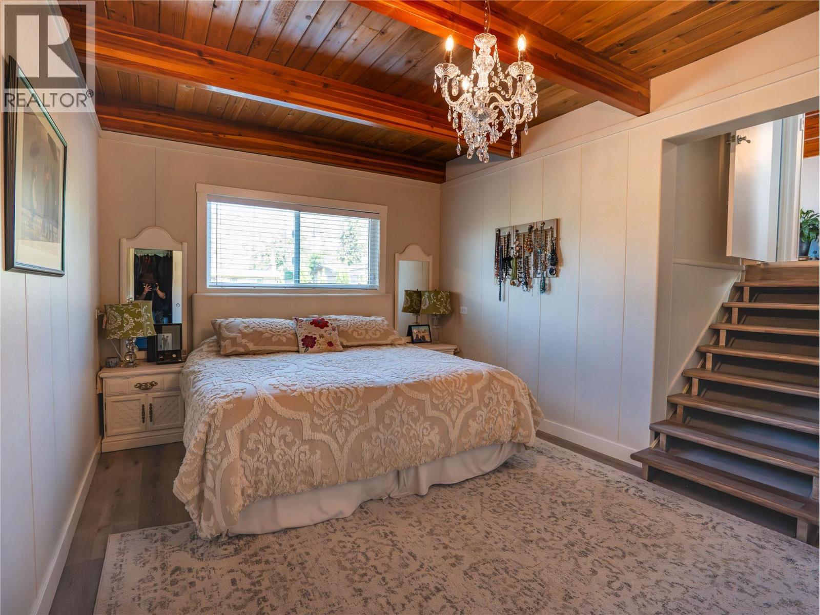 Primary Bedroom - 1618 Duncan Ave E Avenue, Penticton, BC - Indoor Photo Showing Bedroom