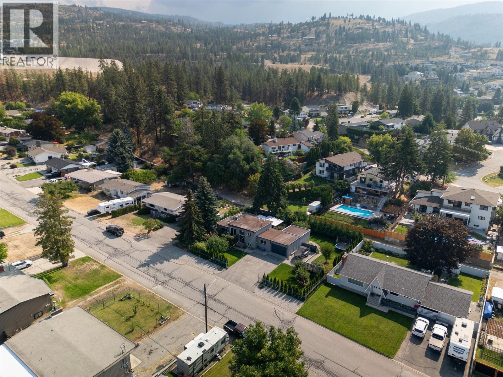 Neighbourhood - 1618 Duncan Ave E Avenue, Penticton, BC - Outdoor With View